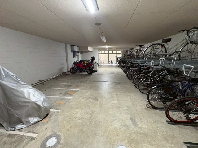ネバーランド舞子の駐車場|車をお持ちの方に嬉しい駐車場付きの物件です