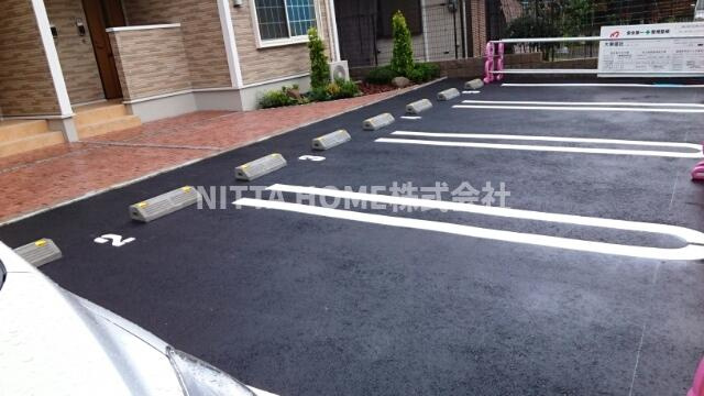 舞鶴市字高野由里のアパートの駐車場|敷地内に駐車場も完備◎