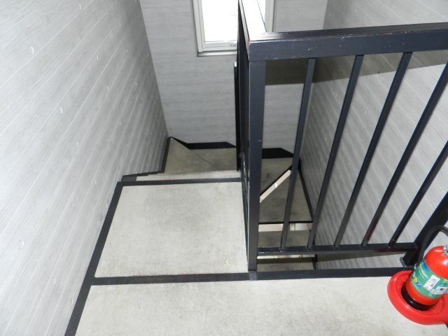 プチメゾン輪西のエントランス