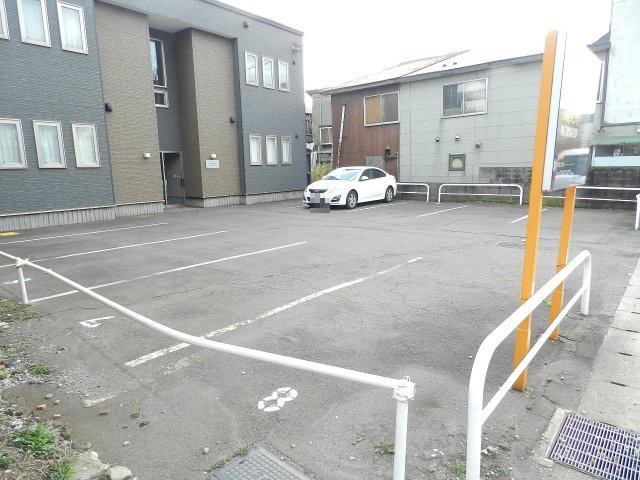 プチメゾン輪西の駐車場