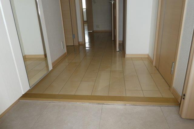 グランツ倉敷の玄関