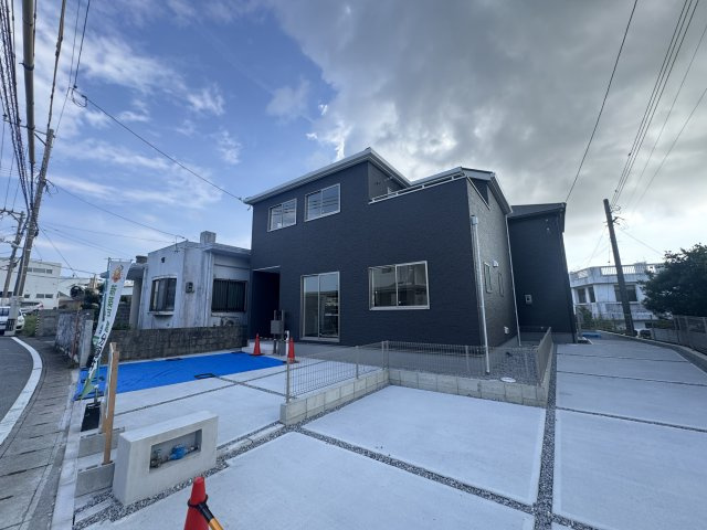 宜野湾市赤道（全2棟）ラスト1号棟の外観|1号棟　並列駐車3台可♪
