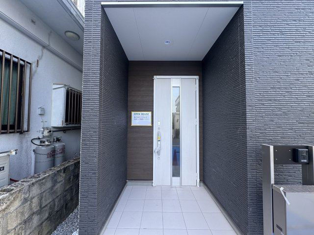 宜野湾市赤道（全2棟）ラスト1号棟の居間・リビング|※同仕様写真です