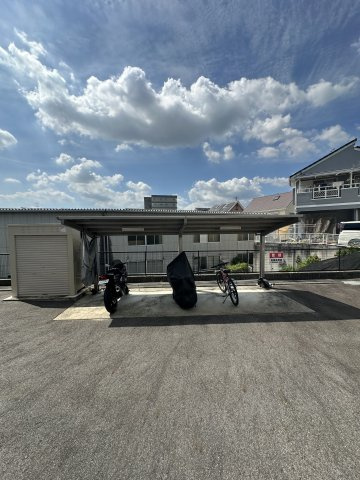 イニシアMの駐車場