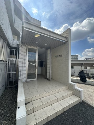 イニシアMのエントランス