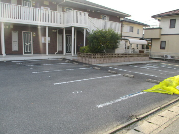 パテル・ヴィオラの駐車場|駐車スペースもあります☆