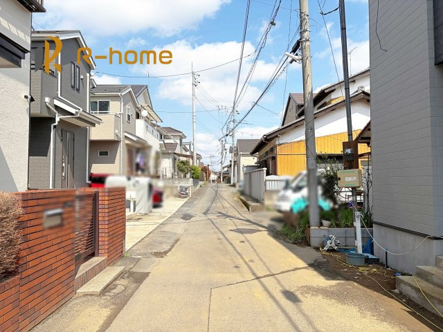 守谷市本町10期　新築戸建て　1号棟の前面道路含む現地写真|『今から見たい！』大歓迎です♪
お気軽にＲ－ｈomeまでお問い合わせください。