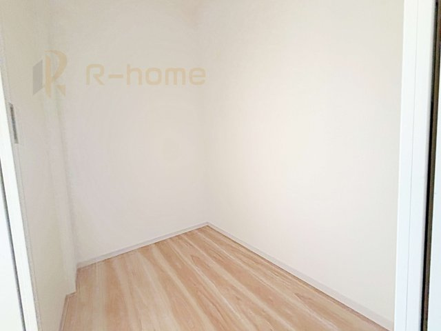 守谷市本町10期　新築戸建て　1号棟の収納|ホールとリビングから出入り可能なシェアクローゼット！家族で活用できる便利な収納スペース♪