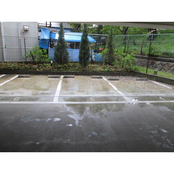 KDXレジデンス豊中南の駐車場