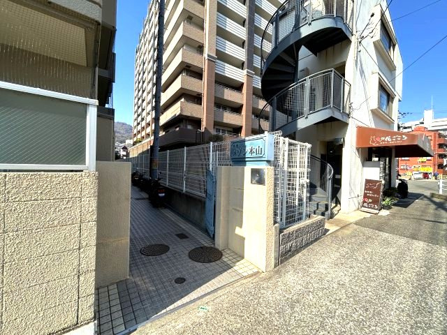 甲南メゾン本山のエントランス