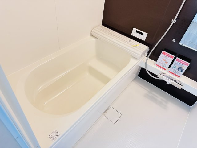 流山市こうのす台新築戸建【江戸川台小学校：9分】の浴室|足を伸ばせる広々浴槽で毎日リラックス♪