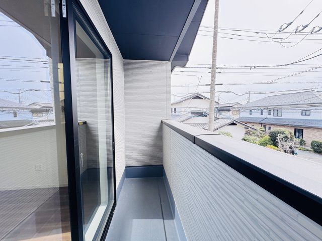 流山市こうのす台新築戸建【江戸川台小学校：9分】のバルコニー|寝室前南向きバルコニー・日当たり良好♪