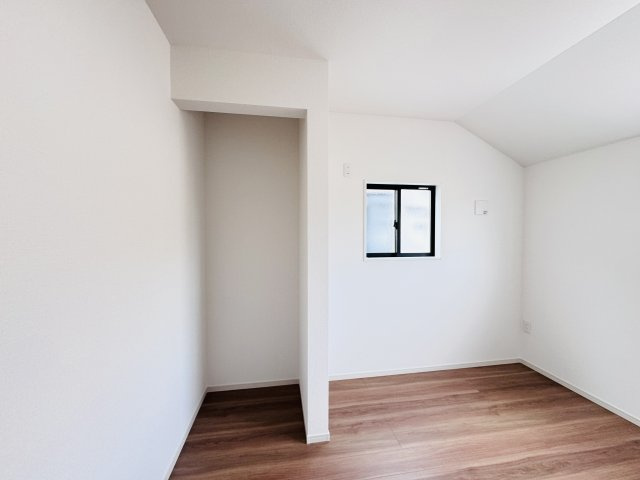 流山市こうのす台新築戸建【江戸川台小学校：9分】の収納|5.25帖洋室収納・クローゼット２つでたっぷり収納♪