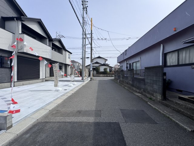 流山市こうのす台新築戸建【江戸川台小学校：9分】の前面道路含む現地写真|南側前面道路・幅員約5ｍ