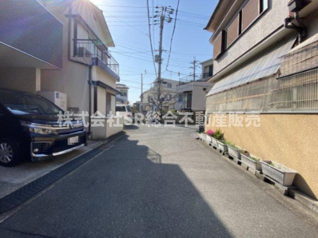三島1丁目中古戸建の前面道路含む現地写真|リフォームや住宅ローン・東大阪市の不動産の事なら弊社にお任せ下さいませ！
各地域の特徴・グルメ・裏道やその他、細かい情報等も熟知した
東大阪市出身のスタッフが新生活を送るお客様をサポート致します！