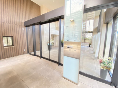 【エントランス】 | パークシティ堺東タワーズブライト | 【ＬＤＫ約１６．１帖】ゆとりあるリビングに家族の時間も増えますね！南向きの明るいリビングに気持ちも明るくなりますね！