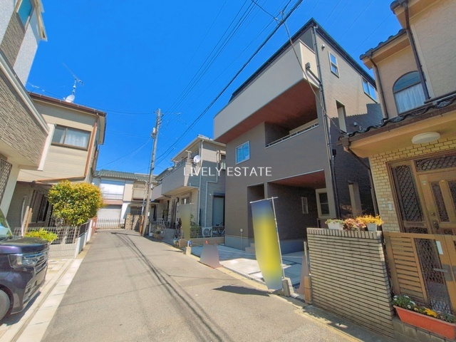 草加市西町 新築分譲住宅の前面道路含む現地写真