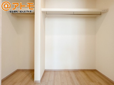 【収納】 | 駿東郡清水町長沢618番　新築一戸建て　A号棟 | ハンガーパイプ付きのクローゼットは季節ものなどを収納することができて便利です♪