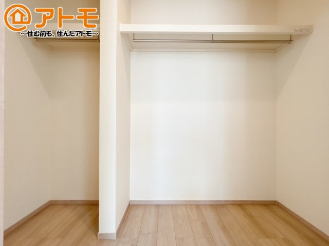 【収納】 | 駿東郡清水町長沢618番　新築一戸建て　A号棟 | ハンガーパイプ付きのクローゼットは季節ものなどを収納することができて便利です♪