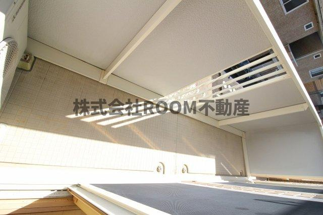 フローラルビレッジⅣ番館のバルコニー|バルコニーからの眺めを楽しみながら食事をしませんか