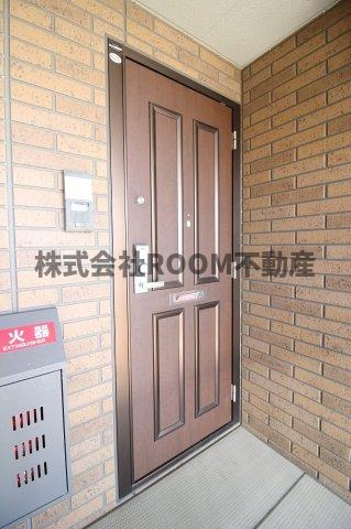 フローラルビレッジⅣ番館の玄関|玄関です