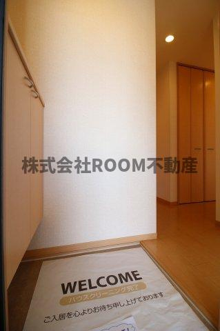 フローラルビレッジⅣ番館のエントランス|毎日通るエントランスはこのようになっています