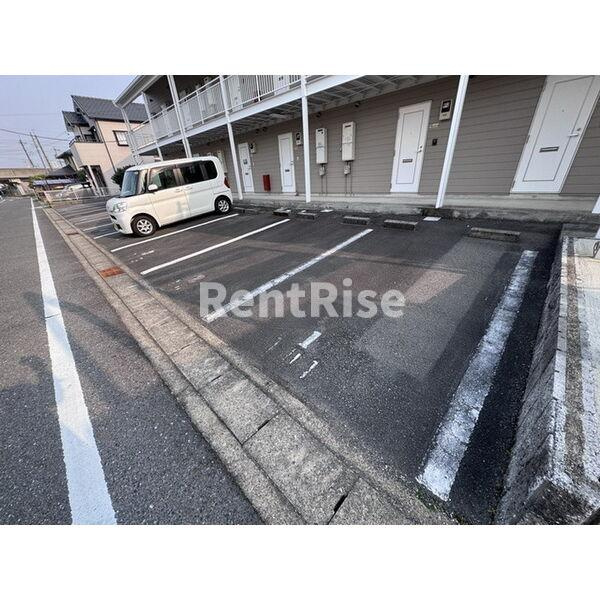 シーズンコート妙興寺の駐車場