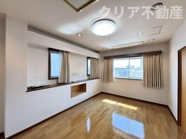 【寝室】 | 高崎市末広町中古住宅　ガレージ・エレベーター付き！