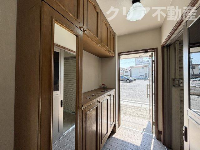 【玄関】 | 高崎市末広町中古住宅　ガレージ・エレベーター付き！
