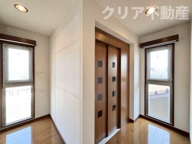 【玄関】 | 高崎市末広町中古住宅　ガレージ・エレベーター付き！