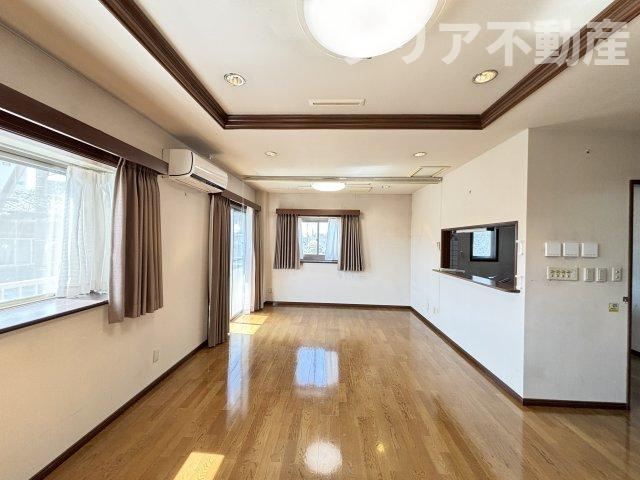 【居間・リビング】 | 高崎市末広町中古住宅　ガレージ・エレベーター付き！