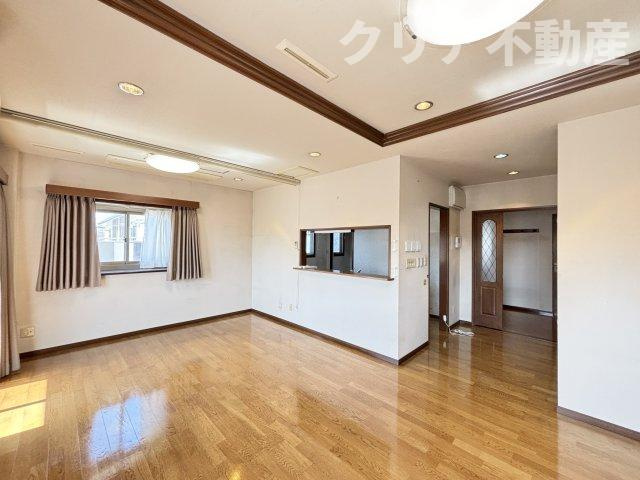 【居間・リビング】 | 高崎市末広町中古住宅　ガレージ・エレベーター付き！