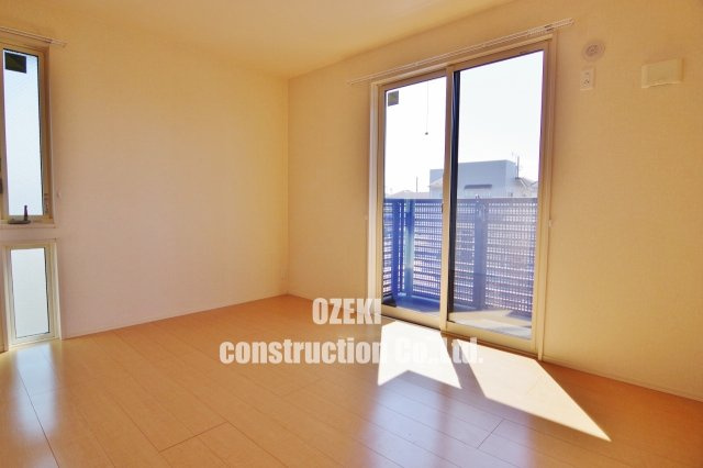 ステラタウン　ウエスタンレイクKの寝室|南向きの2面採光の居室♪
こちらの居室にもバルコニーがついており、リビングと合わせ2つのバルコニーがあります♪