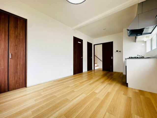 潮見台町3丁目戸建の居間・リビング