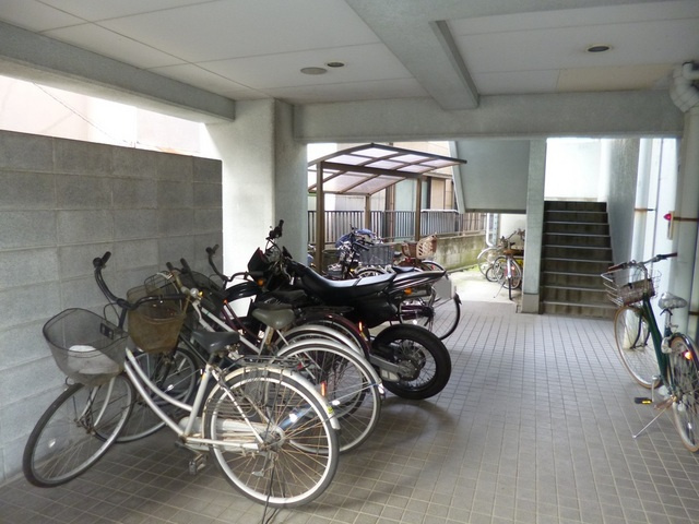 ダイヤモンドレジデンス南小岩のその他共用部分|自転車止められるスペースあります。