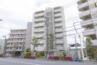 【外観】 | パークハウス杉並和泉ファーストヒルズ | 鉄筋コンクリート造のがっちりとした建物。