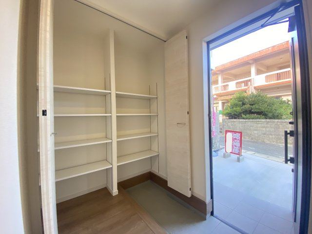 読谷村比謝（全2棟）1号棟の玄関|※同仕様写真です