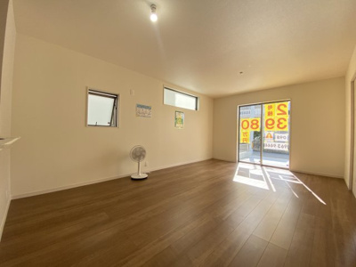 【居間・リビング】 | 読谷村比謝（全2棟）1号棟 | ※同仕様写真です