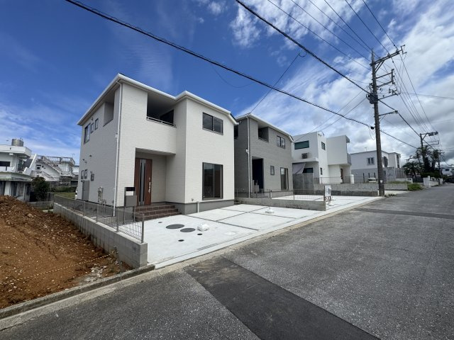 読谷村比謝（全2棟）1号棟の外観|1号棟　並列駐車3台可♪