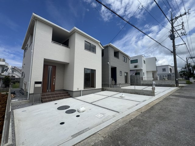読谷村比謝（全2棟）1号棟の外観|1号棟　並列駐車3台可♪