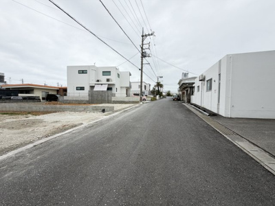 【前面道路含む現地写真】 | 読谷村比謝（全2棟）1号棟 | ※南東側公道7m♪
