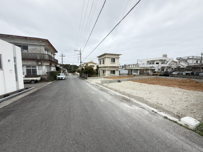 【前面道路含む現地写真】 | 読谷村比謝（全2棟）1号棟 | ※南東側公道7m♪