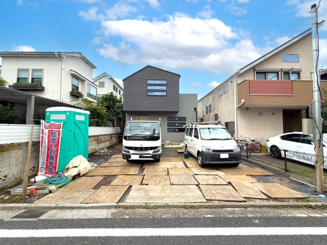 武蔵野市吉祥寺北町1丁目　土地56坪×3台並列駐車　省エネ大型邸宅の外観