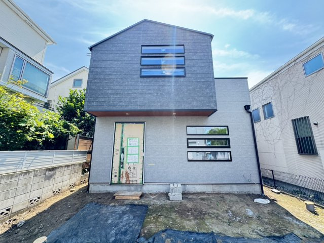 武蔵野市吉祥寺北町1丁目　土地56坪×3台並列駐車　省エネ大型邸宅の外観
