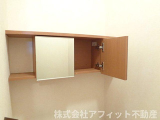 【その他】 | アルカディア明日香 | トイレ収納※反転イメージです