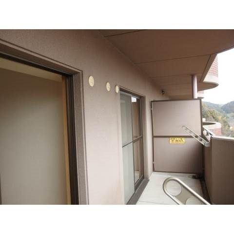 天神山マンションⅡ号館のバルコニー