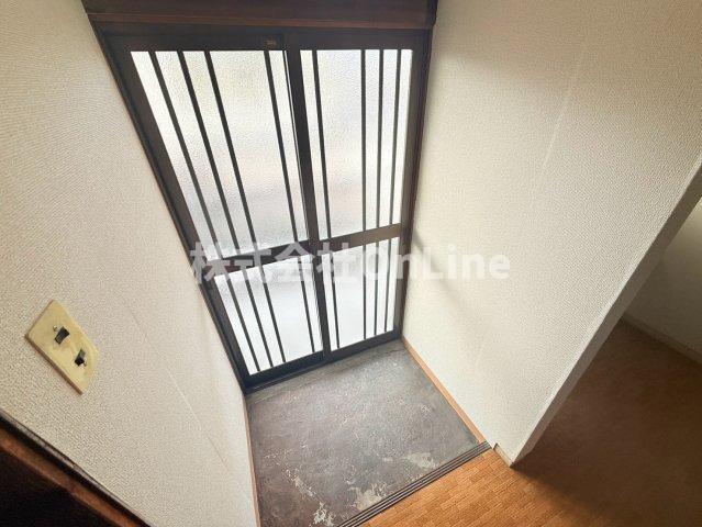 八尾市安中町１丁目のアパートの玄関