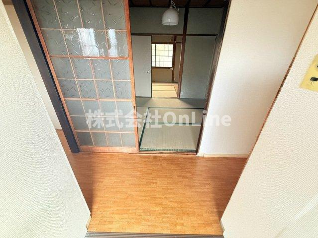 八尾市安中町１丁目のアパートの玄関