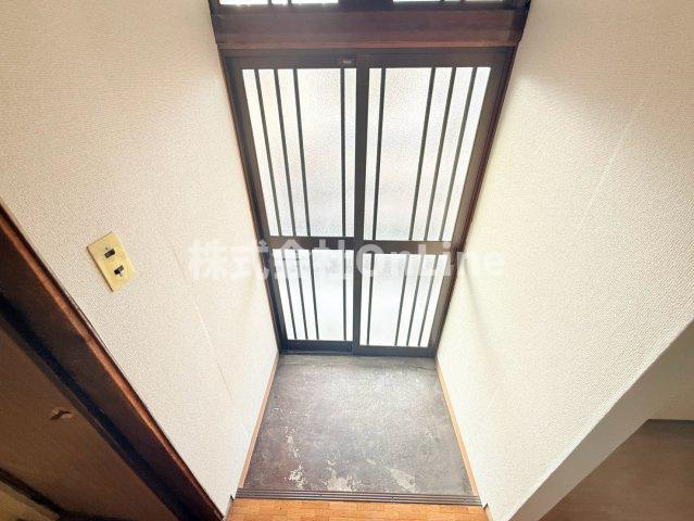 八尾市安中町１丁目のアパートの玄関