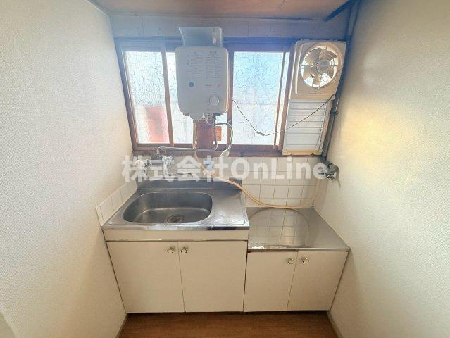 八尾市安中町１丁目のアパートのキッチン